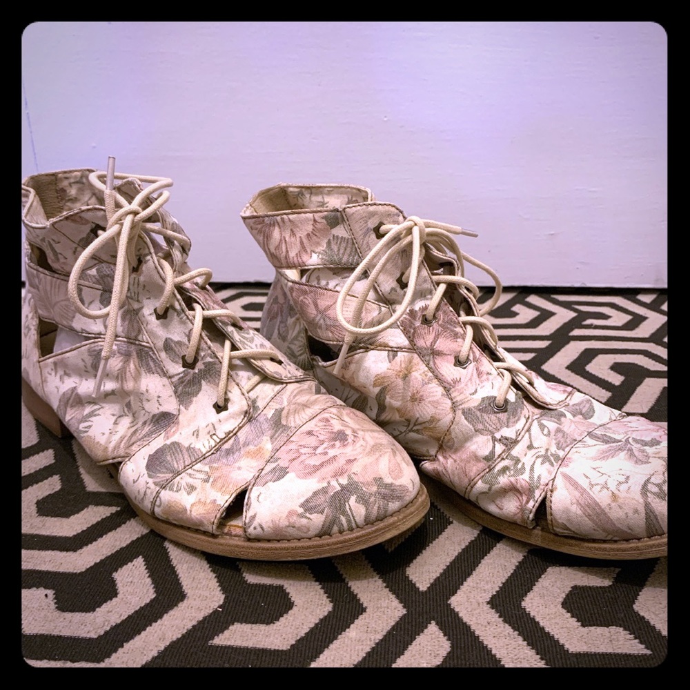 Vintage floral shoes